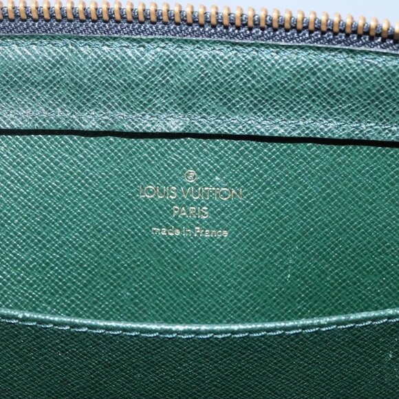 LOUIS VUITTON Taiga Baikal Clutch Bag Epicea M30184 LV Auth 116827 - Picture 13 of 16